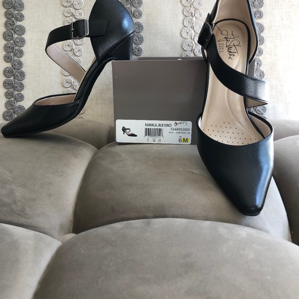 LIFE STRIDE Black Size 6 New in box